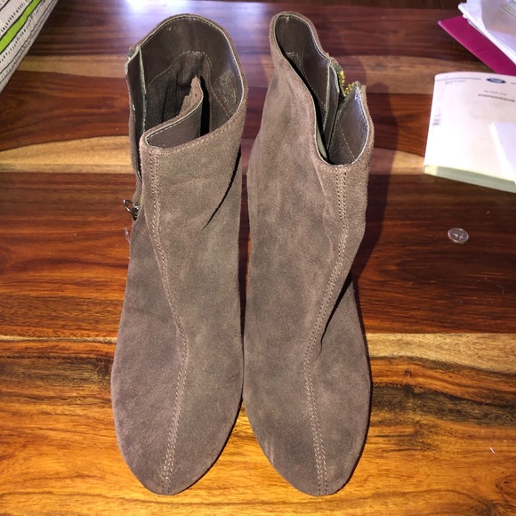 Heeled booties - Picture 2 of 3